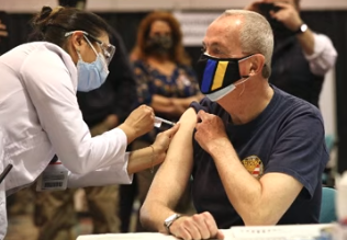 MURPHY GETS VACCINE SHOT
